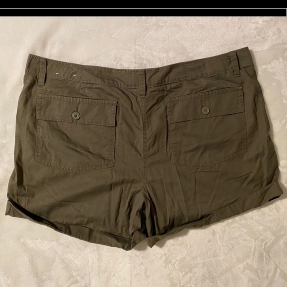 Bundle of size 14 Loft shorts. - Picture 4 of 9